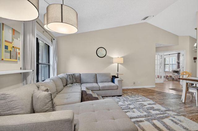 117 Via De Casas Norte, Boynton Beach, FL 33426