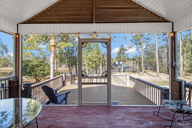8840 Sand Pine Dr, Navarre, FL 32566