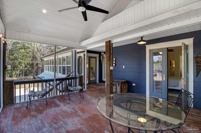 8840 Sand Pine Dr, Navarre, FL 32566