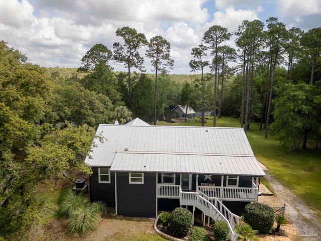 8840 Sand Pine Dr, Navarre, FL 32566