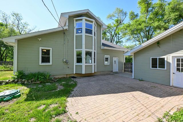 7965 Mchenry STREET, Burlington, WI 53105