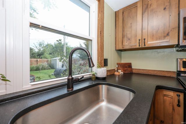 5321 Seaforth Lane, Fort Wayne, IN 46835