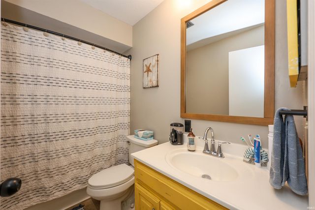 5321 Seaforth Lane, Fort Wayne, IN 46835