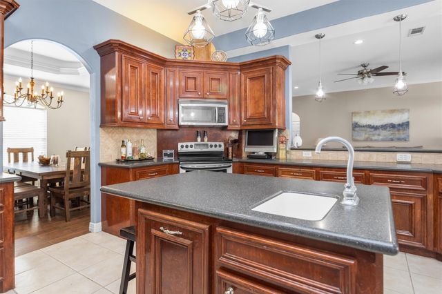 303 Beaumont Drive, Magnolia, TX 77354