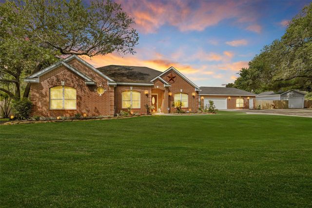 303 Beaumont Drive, Magnolia, TX 77354