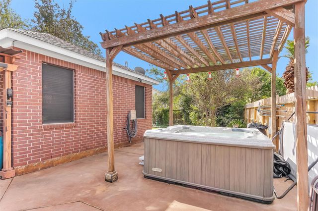 303 Beaumont Drive, Magnolia, TX 77354
