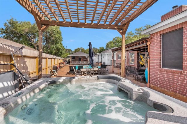 303 Beaumont Drive, Magnolia, TX 77354