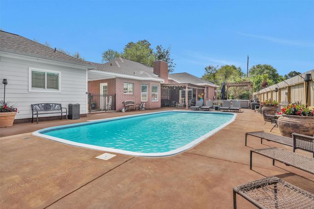 303 Beaumont Drive, Magnolia, TX 77354