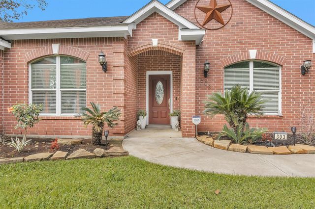303 Beaumont Drive, Magnolia, TX 77354