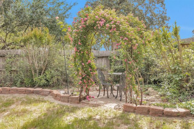 303 Beaumont Drive, Magnolia, TX 77354