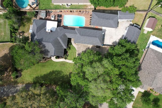 303 Beaumont Drive, Magnolia, TX 77354