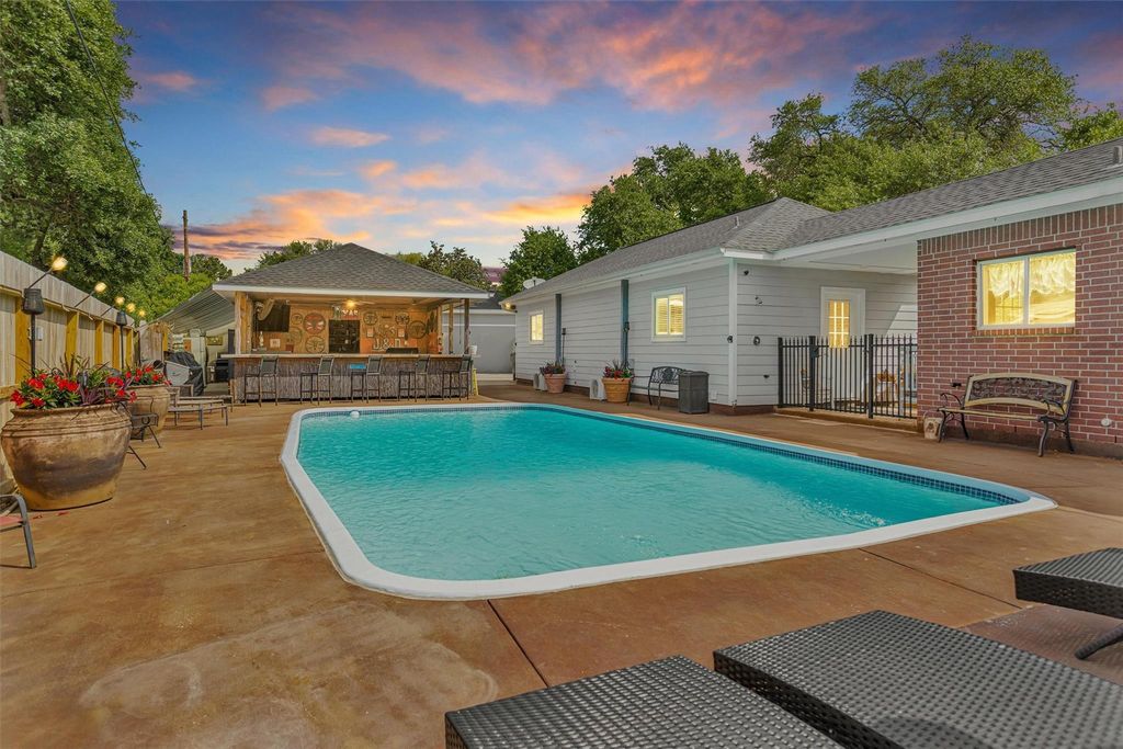 303 Beaumont Drive, Magnolia, TX 77354