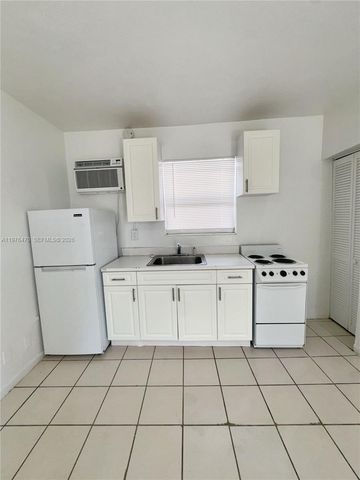124 SE 4th St 2, Hallandale Beach, FL 33009