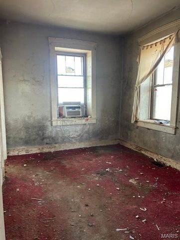 5001 Point Road, Washington, MO 63090