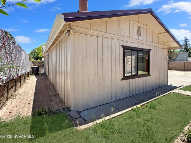 3219 N MANOR Road, Flagstaff, AZ 86004