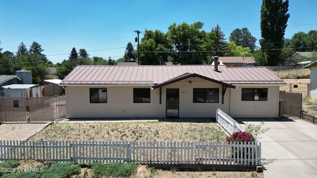 3219 N MANOR Road, Flagstaff, AZ 86004