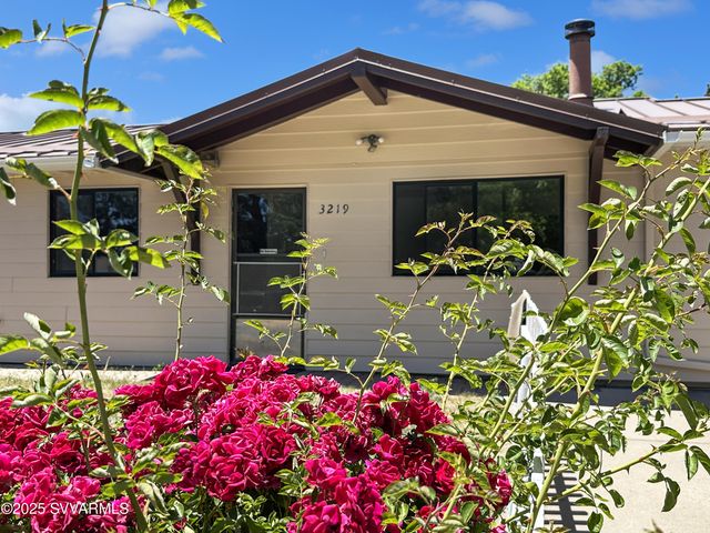3219 N MANOR Road, Flagstaff, AZ 86004