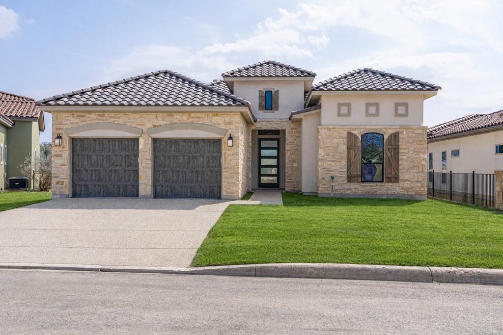 2013 W Toscano Way, Kerrville, TX 78028