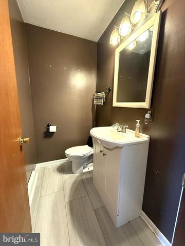 602 CRICKET LN, Mcsherrystown, PA 17344