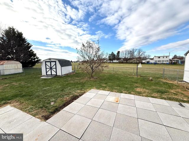 602 CRICKET LN, Mcsherrystown, PA 17344