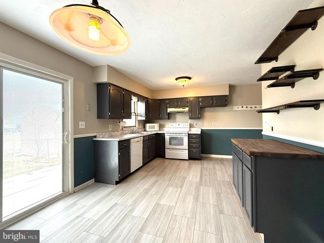 602 CRICKET LN, Mcsherrystown, PA 17344