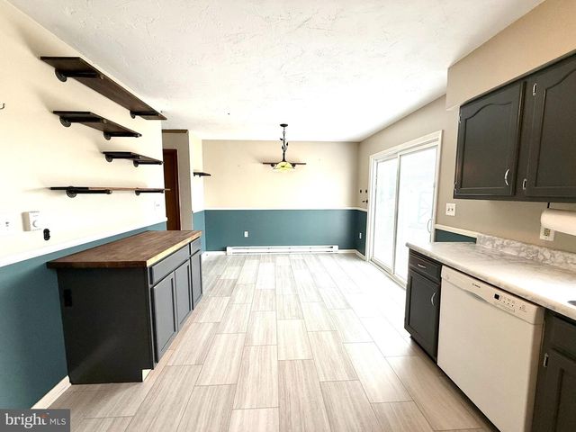 602 CRICKET LN, Mcsherrystown, PA 17344