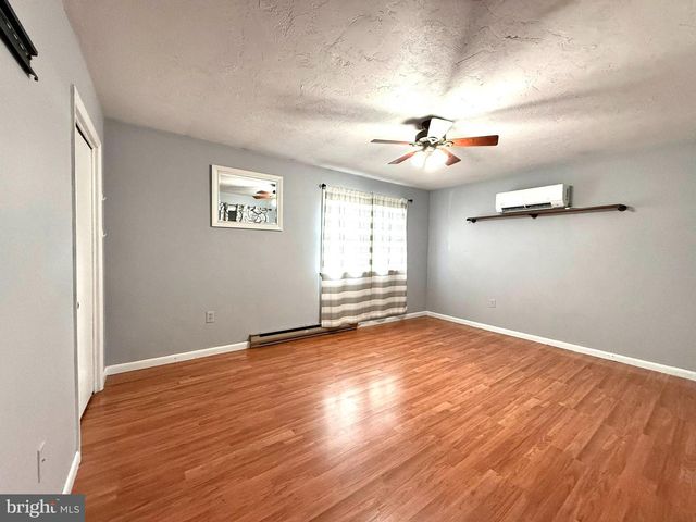 602 CRICKET LN, Mcsherrystown, PA 17344