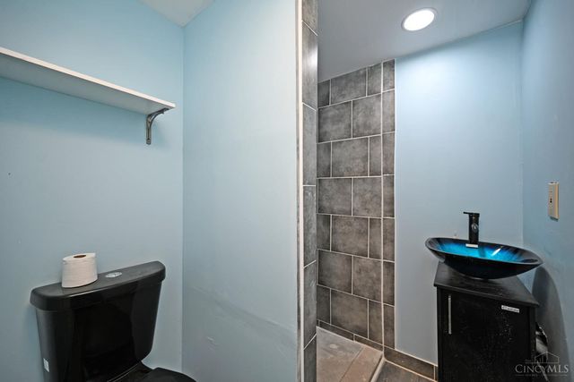 3305 Queen City Avenue, Cincinnati, OH 45238