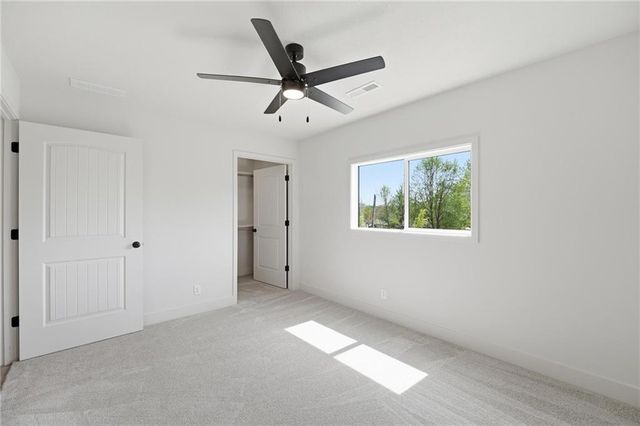 212 NW Orchard Court, Lee's Summit, MO 64063