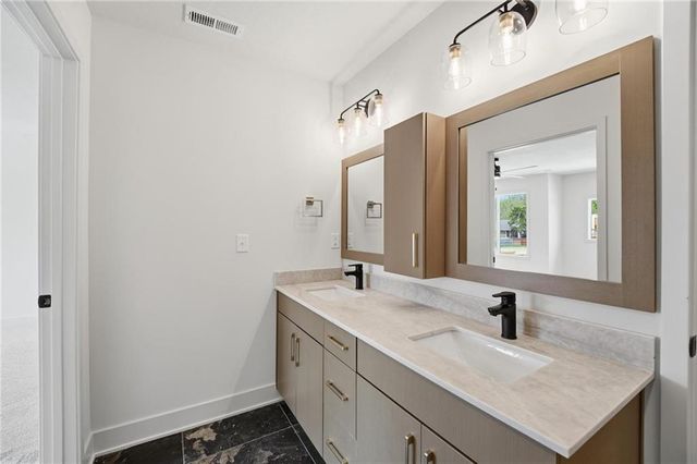 212 NW Orchard Court, Lee's Summit, MO 64063