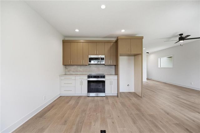 212 NW Orchard Court, Lee's Summit, MO 64063