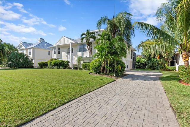 6185 Cocos DR, Fort Myers, FL 33908