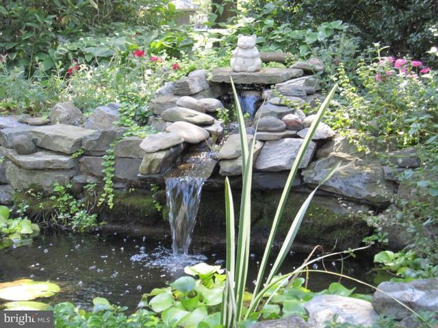 1553 HOLLYWOOD DR, Lancaster, PA 17601