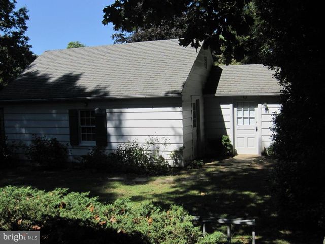 1553 HOLLYWOOD DR, Lancaster, PA 17601