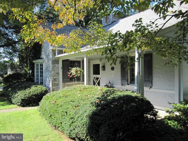 1553 HOLLYWOOD DR, Lancaster, PA 17601