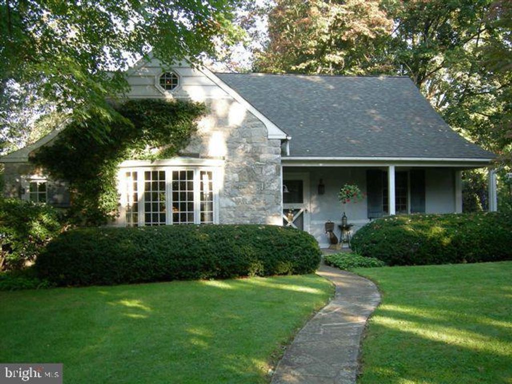 1553 HOLLYWOOD DR, Lancaster, PA 17601