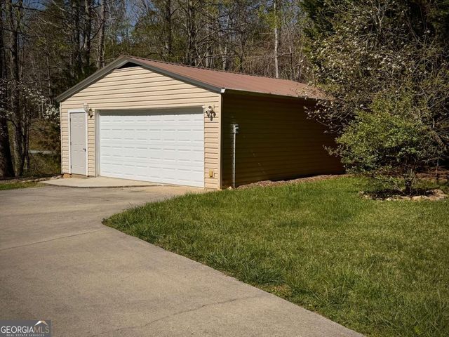 33 Pigeon Creek Drive, Blue Ridge, GA 30513