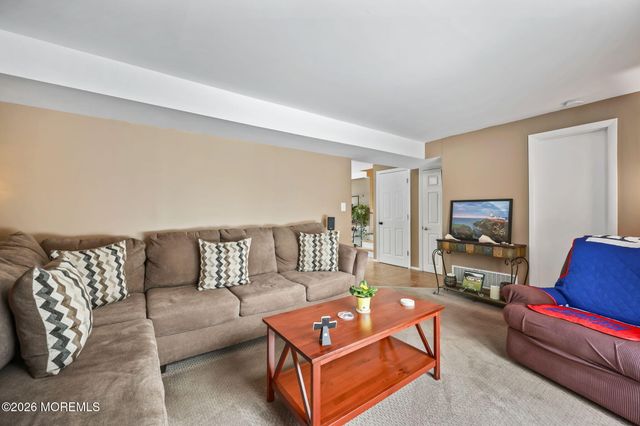 7 Tarrytown Road, Manalapan, NJ 07726