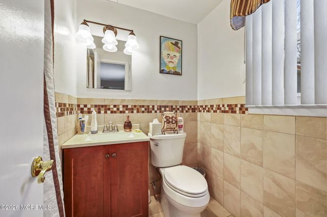 7 Tarrytown Road, Manalapan, NJ 07726