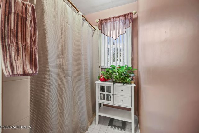 7 Tarrytown Road, Manalapan, NJ 07726