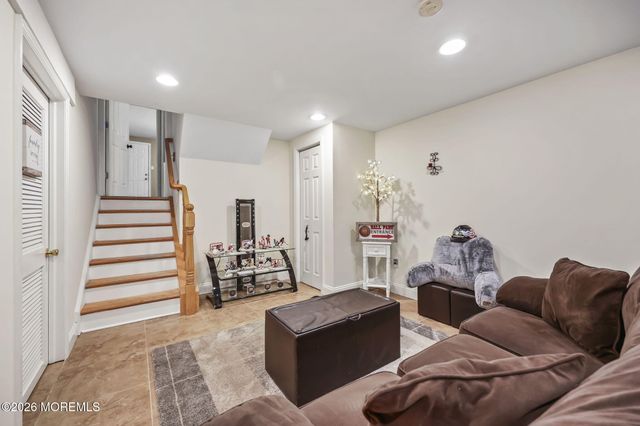 7 Tarrytown Road, Manalapan, NJ 07726