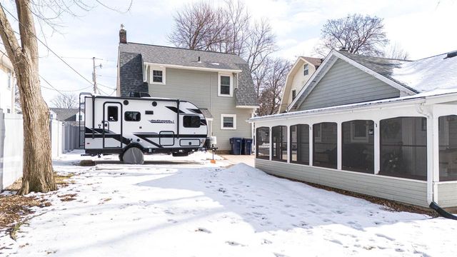 733 Eisenhower Avenue, Janesville, WI 53545