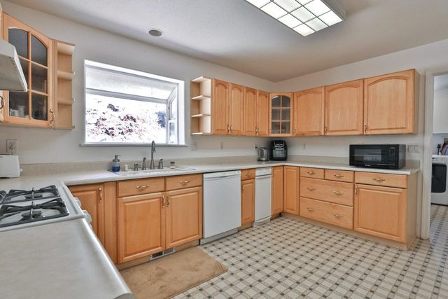 9719 Gary Dr, Browns Valley, CA 95918