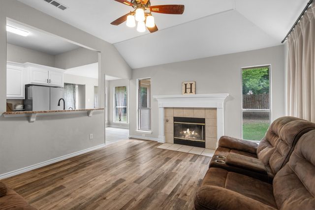 115 S Blue Bonnet Circle, Justin, TX 76247
