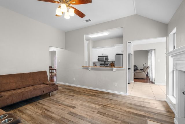 115 S Blue Bonnet Circle, Justin, TX 76247