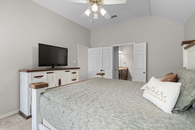 115 S Blue Bonnet Circle, Justin, TX 76247