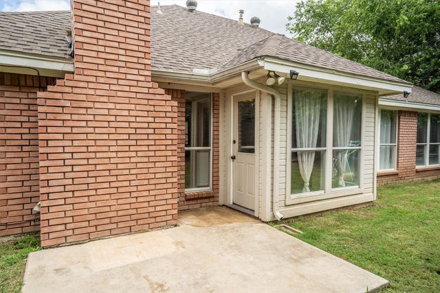 115 S Blue Bonnet Circle, Justin, TX 76247
