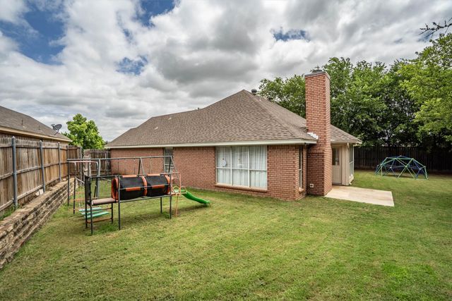 115 S Blue Bonnet Circle, Justin, TX 76247