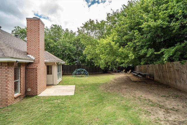 115 S Blue Bonnet Circle, Justin, TX 76247