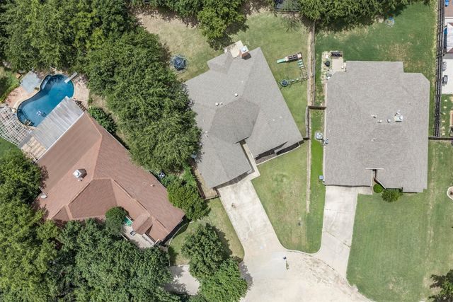 115 S Blue Bonnet Circle, Justin, TX 76247